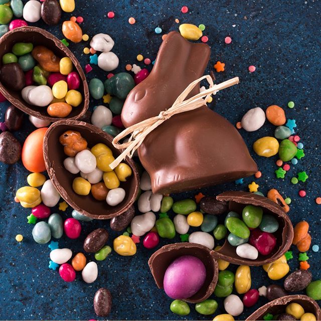PEPnetau's tweet photo. Mondays are for getting back on track, but its hard with all that Easter Chocolatey goodness left over!

#chocolate #easter #flatlay #yum #leftover #eggs #bunny #easter #eastereggs #treat #milkchocolate #PEPlife #creativeagency https://t.co/ZT9bR0bEmk