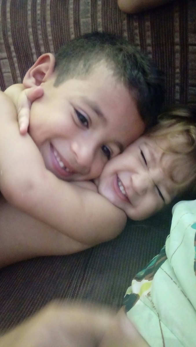 nelsonafc10's tweet photo. Meus dois bebês lindos #LorhannGabriel e #LauannyGabriella #Fantastico https://t.co/n9hFZTKiKG