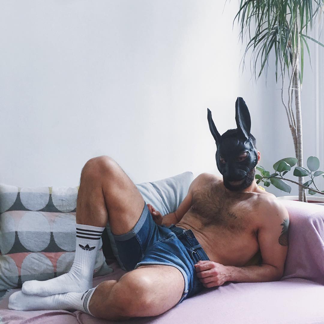 LALALASherman's tweet photo. RT Grindr: He is risen 😈 Happy #Easter 🐰 https://t.co/DoXnKDUqO3 #FindMe