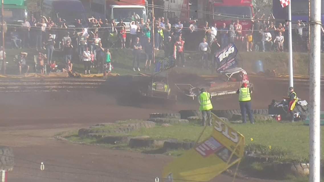 BRISCA53's tweet photo. Great finish to heat 2 at Stoke Tom Harris and Bobby Griffin @Harris84Tom #briscaf1 #startrax https://t.co/j5hPx2fUkX