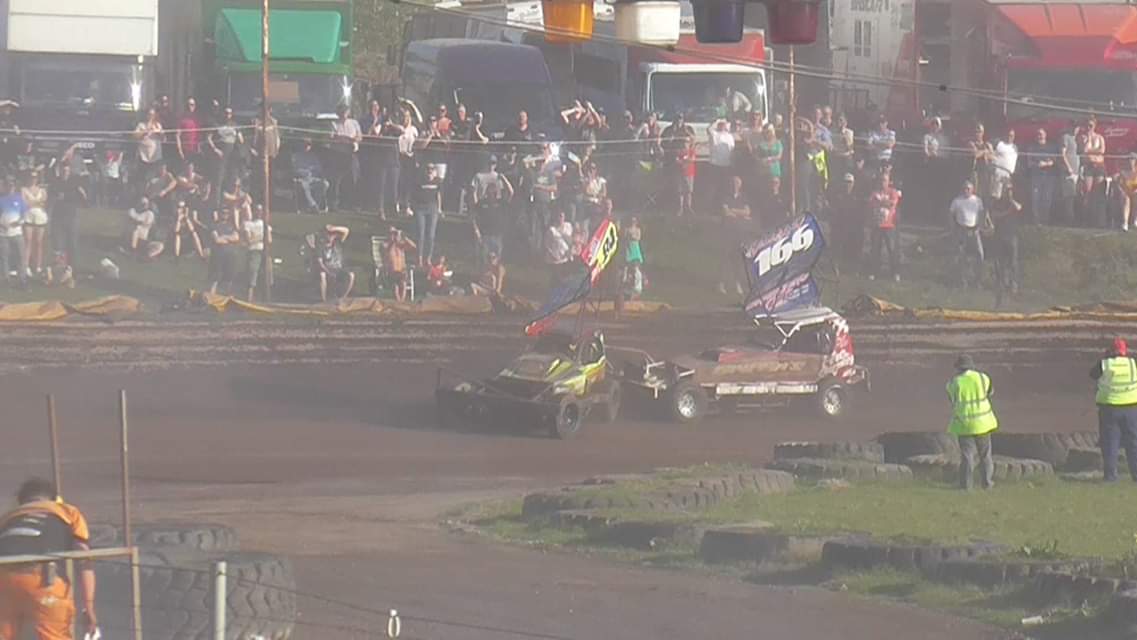 BRISCA53's tweet photo. Great finish to heat 2 at Stoke Tom Harris and Bobby Griffin @Harris84Tom #briscaf1 #startrax https://t.co/j5hPx2fUkX