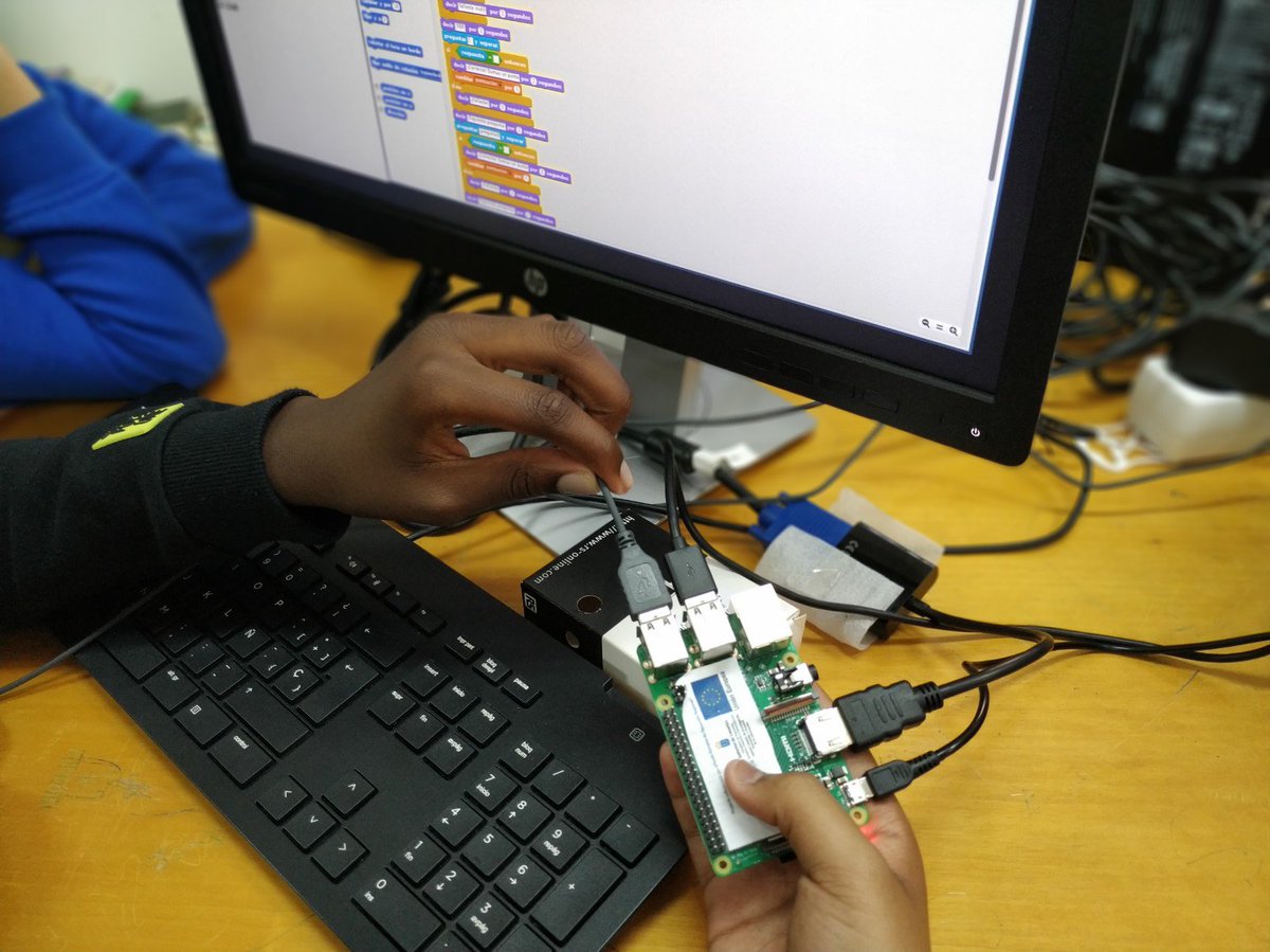Trib_Arte's tweet photo. El #CEIPPlayaHonda en #Lanzarote nos espera esta semana para una nueva etapa de #AulaMakerLab. Volveremos a disfrutar de las #TIC🤖 y el mundo #maker 💡con alumnado (chinijos), profesorado y familias de este centro educativo lanzaroteño (conejero). @EducacionCan @STEMcentro https://t.co/aOzJ1IS1rH