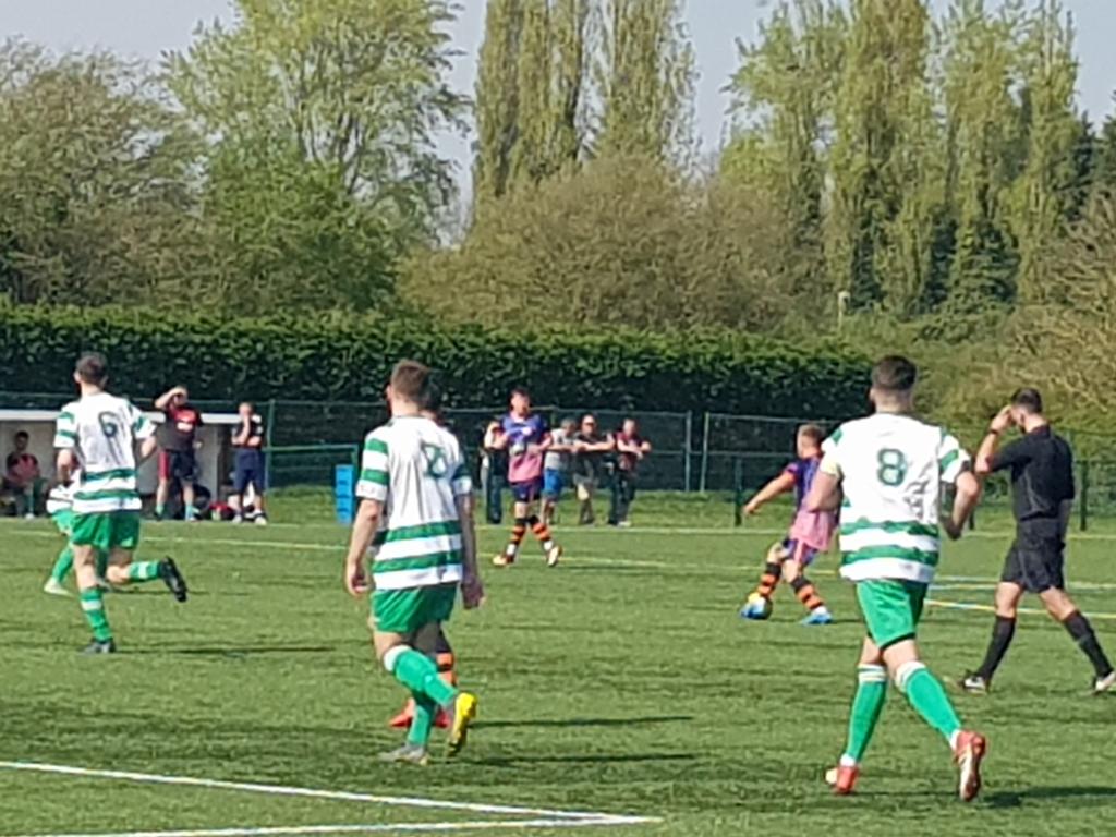 19toptigger77's tweet photo. Yaxley v Thame Utd https://t.co/lS7U6F3Rb8