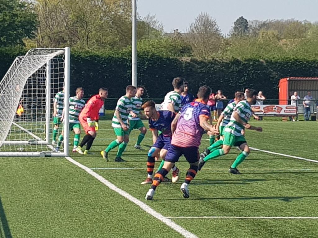 19toptigger77's tweet photo. Yaxley v Thame Utd https://t.co/bQKARs3ZEh