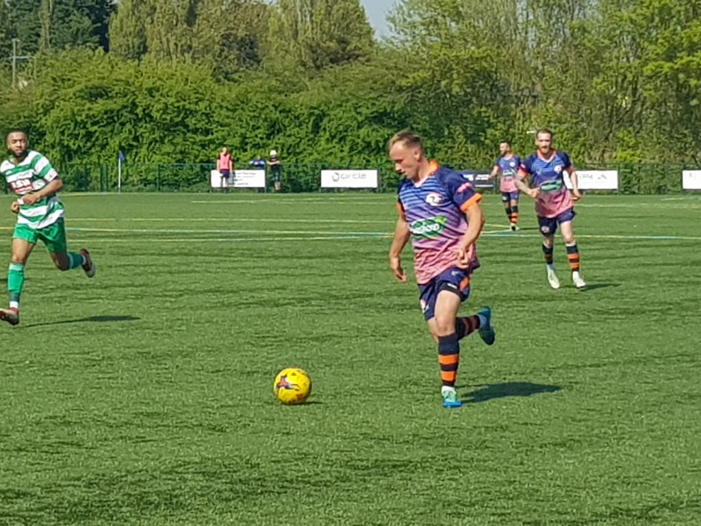 19toptigger77's tweet photo. Yaxley v Thame Utd https://t.co/bQKARs3ZEh