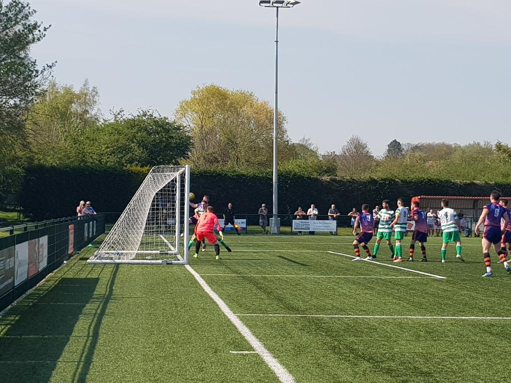 19toptigger77's tweet photo. Yaxley v Thame Utd https://t.co/2yOvffTf6R