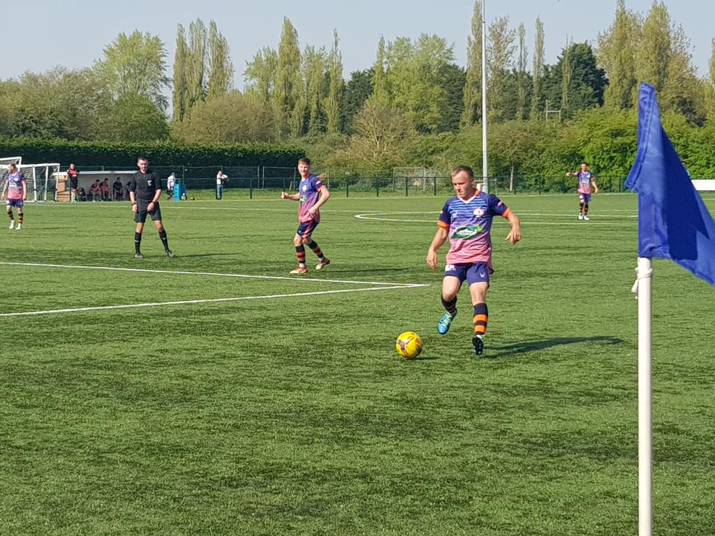 19toptigger77's tweet photo. Yaxley v Thame Utd https://t.co/2yOvffTf6R