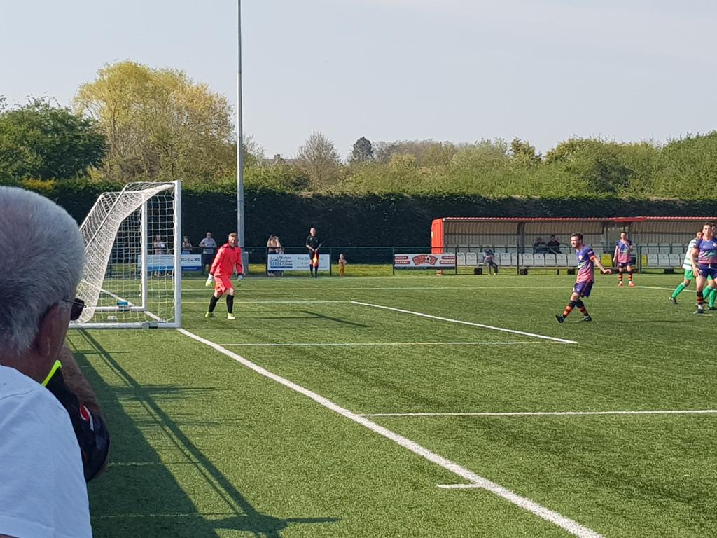 19toptigger77's tweet photo. Yaxley v Thame Utd https://t.co/Dpo7Daw7kB