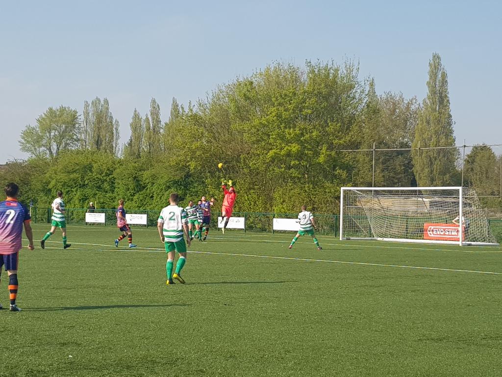 19toptigger77's tweet photo. Yaxley v Thame Utd https://t.co/BavblhkGlG