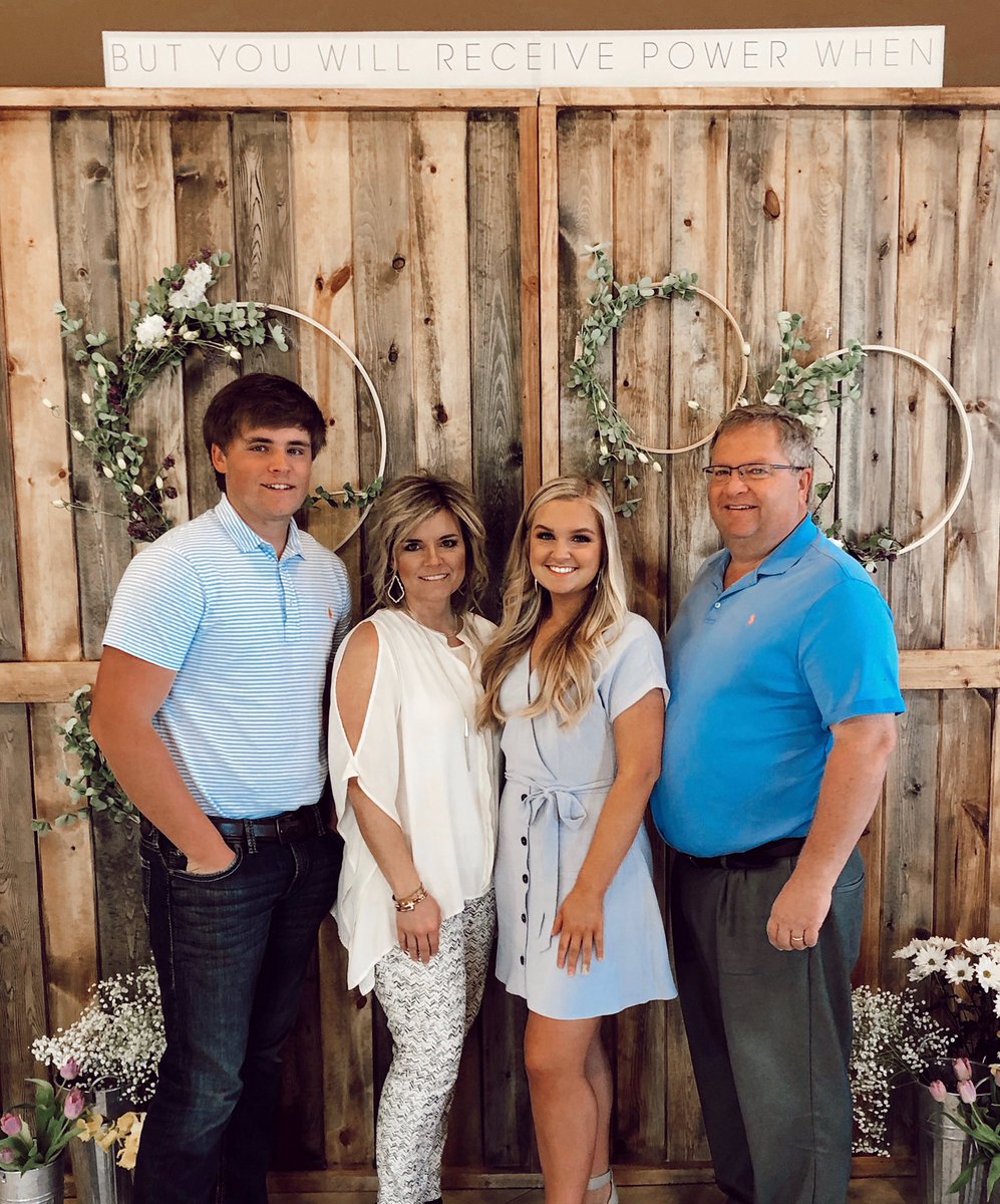 The men and families of Sig Tau wish everyone a Happy Easter!! #Easter2019