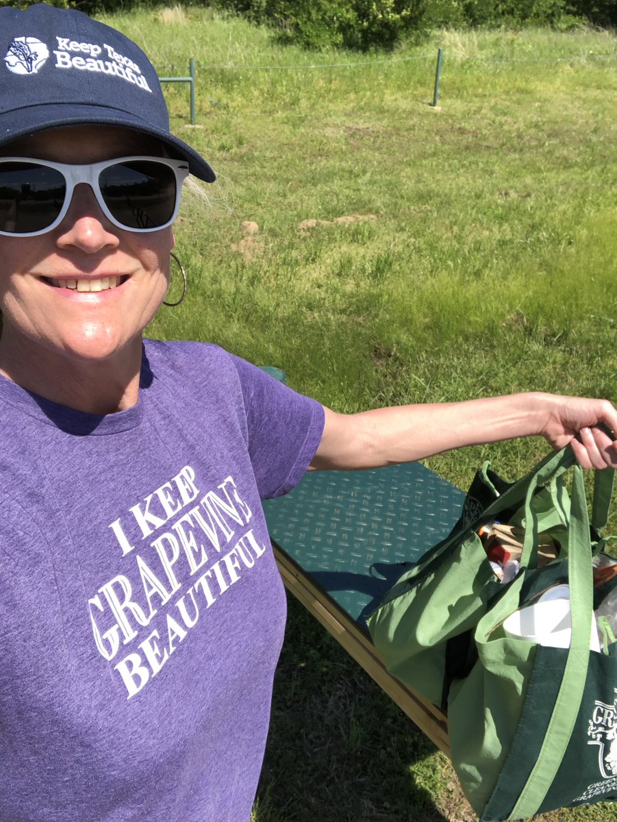 K2Runs's tweet photo. I’m still on track to pick up litter most days in April aka #EarthMonth. This pretty field is one reason I’m #HappytoHelp #KeepGrapevineBeautiful. What have you done to help
#KeepAmericaBeautiful this month? Picking up litter is easy! #GoVolunteer #LeaveNoTrash #DontMessWithTexas https://t.co/gpaOatOr5f