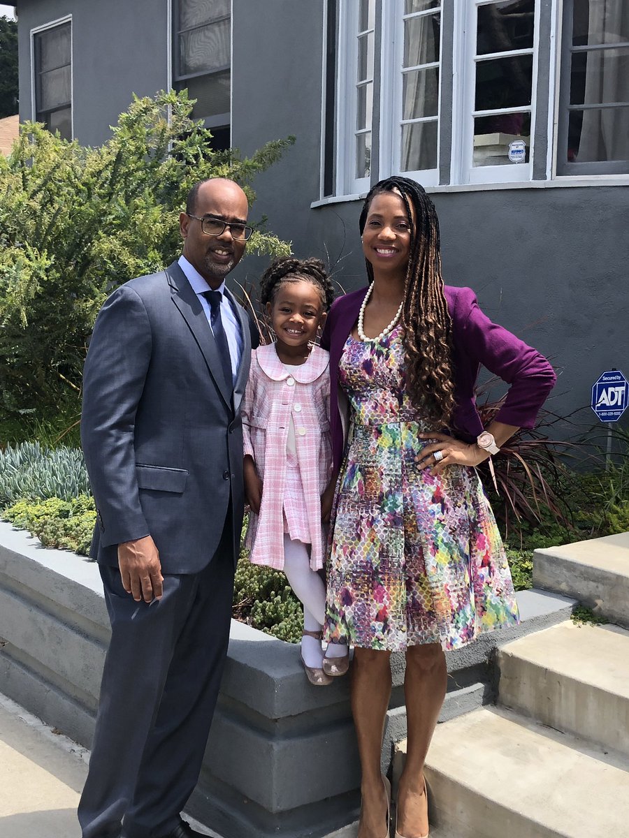 kathrynjtaylor's tweet image. #ActLikeAMom Don’t let this beautiful Easter Sunday after church picture fool you. It’s the first time we’ve been to church as a family this year. #TheSmiths #KeepnItReal #livingwithatoddler #cantwaitforsundayschool