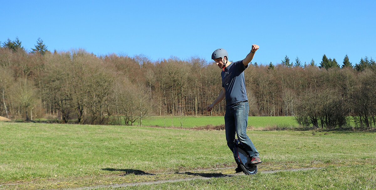 SirApfelot's tweet photo. [Werbung] Inmotion V10F: Elektrisches Einrad mit ca. 70km Reichweite im Praxis-Test #inmotion #euc #test #einrad #elektrischeseinrad #inmotionv10f #inmotionv8 #testbericht #sirapfelot #electricunicycle #unicycle https://t.co/FlTLImBkpu