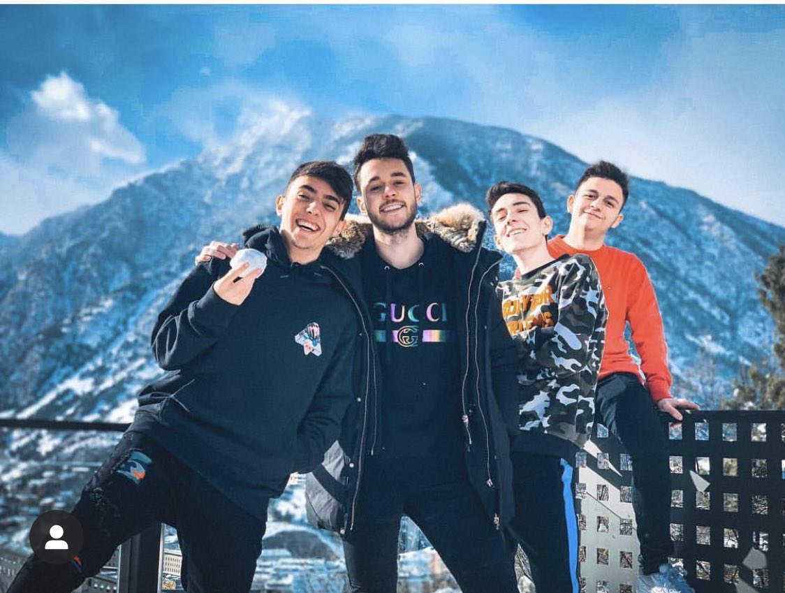 TheGrefg's tweet photo. Doy gracias por tener unos amigos tan increíbles con los que compartir 24 horas en directo. Os quiero chavales 💙

Y por supuesto, agradeceros todo vuestro apoyo en estas locuras. Sois muy grandes.

A descansar un poco 💤🙄 https://t.co/5x8Y08pRoh