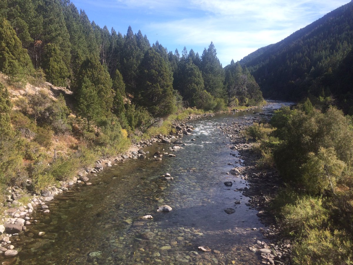 Lariten's tweet photo. Pero mire que es linda la cordillera neuquina en otoño! #Lacar #Caleufu https://t.co/Gm2lUrefO2