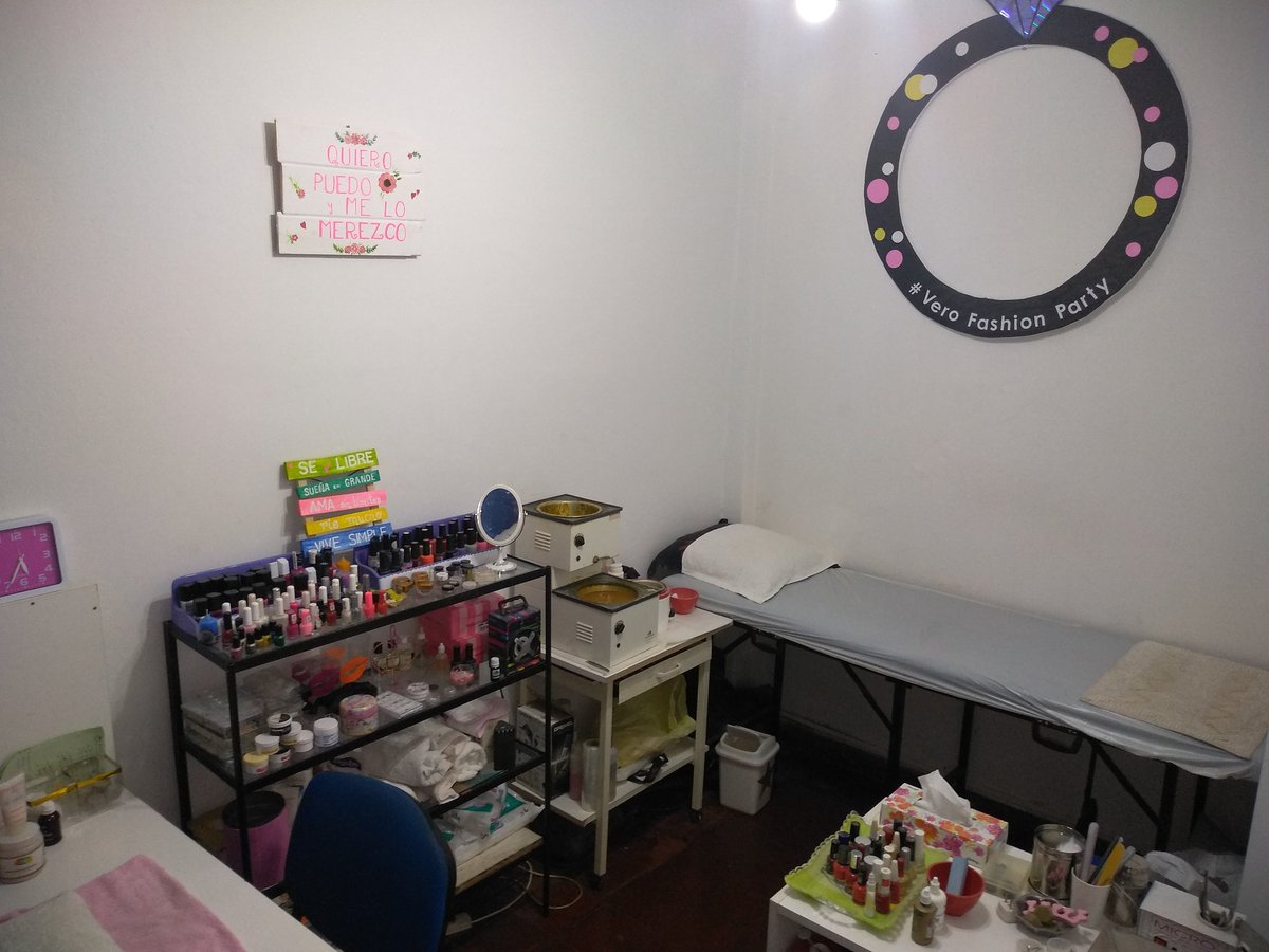 gattilucass's tweet image. mí madre está teniendo problemas económicos y lo único que nos puede ayudar es su estética, hace trabajos de todo tipo, manicuría, pedicuría, depilación, permanente y extensión de pestañas, etc. es muy profesional y le encanta su trabajo, me ayudarían mucho con un rt🙏zona oeste