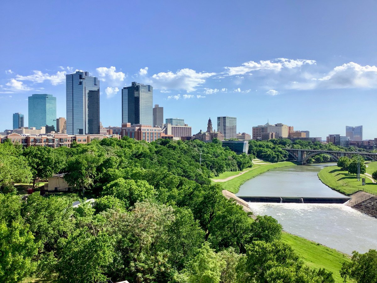 jebenbow's tweet photo. Happy Easter Fort Worth https://t.co/mGJSxbt5th