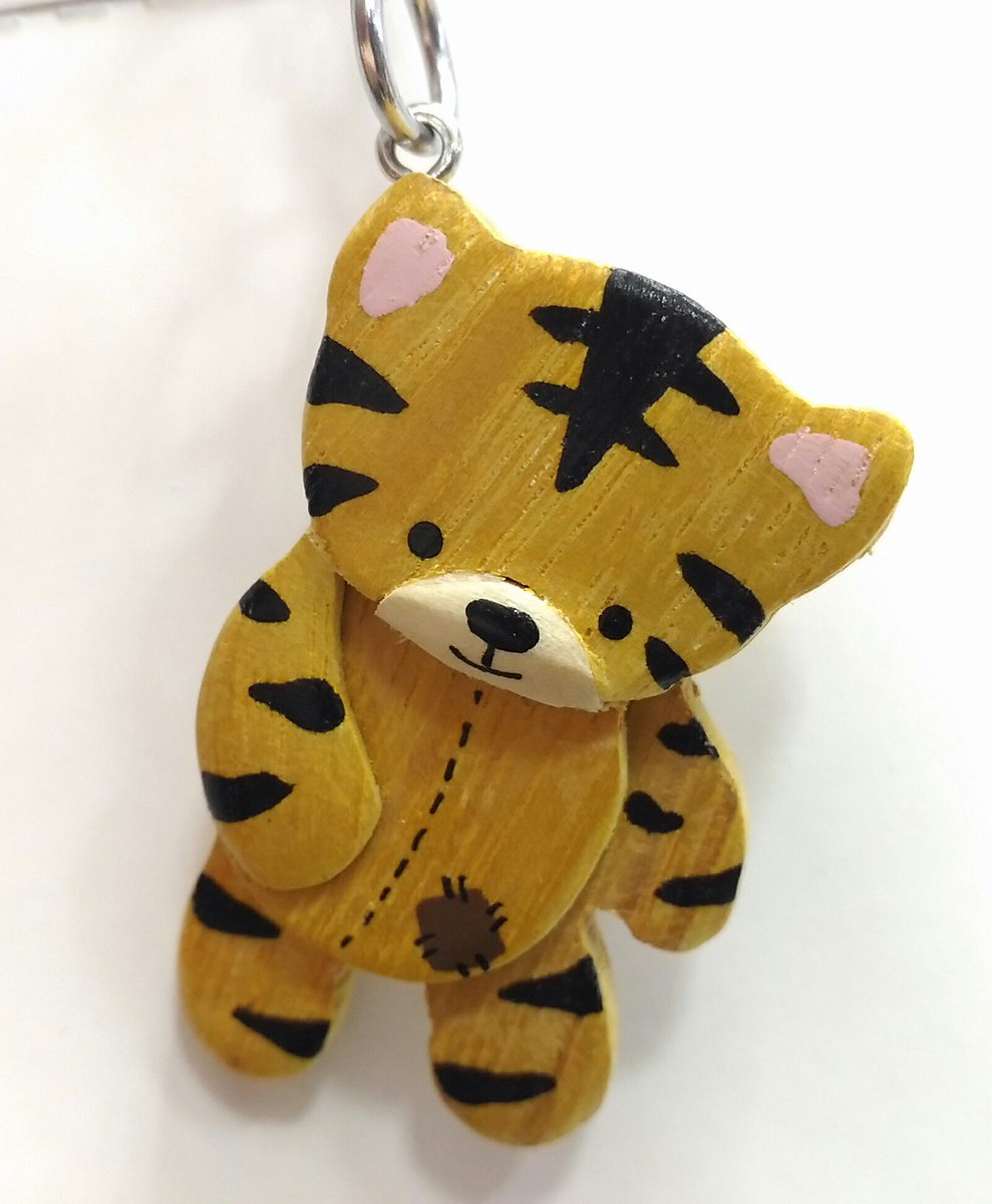 ウインズ En Twitter 本日は 木でできた動物のキーホルダーをご紹介します ゆるいポーズにも温かみがあります 仙台国際空港 木製キーホルダー