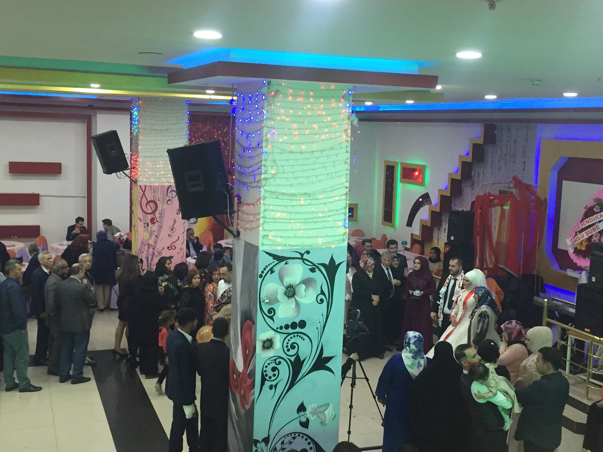 MARAŞFED Delegelerimizden Sn. Derviş KARAKOYUN 'un Oğlu Burak'ın Sultangazi deki düğün merasimlerilerine yönetim kurulumuz iştirak etmişlerdir. Genç çiftlere iki cihan saadetleri dileriz.