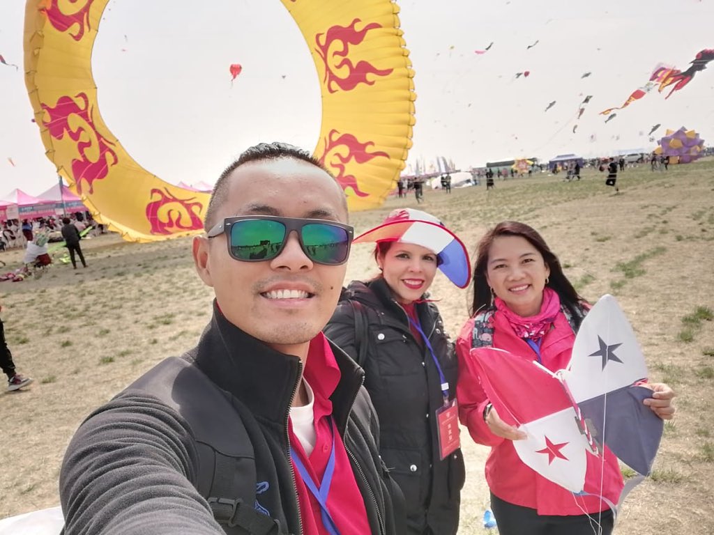 Aprochipa's tweet photo. #aprochipa representando a Panama en el 15th World Kite Championship y en la Weifang Cup del 36th Weifang International Festival #aprochipa2019. @SertvNoticias @nexnoticias @rpctvpanama @LatinoLA @laexitosapanama @KWCONTINENTE @TelemetroRadio @ReportesRPC @cgtnenespanol https://t.co/D0Cn21jU6C