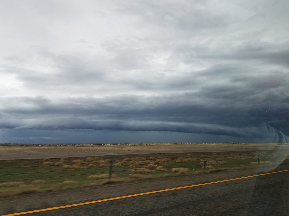 rclickclassroom's tweet image. A storm brewing east of the Front Range of the Rockies near Denver @BobVanDillen