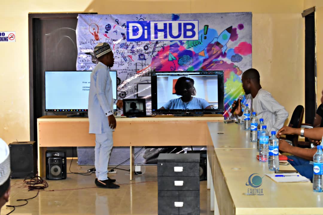 dihubkano's tweet photo. TB to our start up pre-incubation graduation at our Hub, we really had fun 🍰 🎂🎂🎉🎈 🎉... And the celebration marked the beginning of the success to all the start-ups.

#dihub #dihubstartupsgraduation  #startupincubation #facebookpreincubation #FaceBook #facebooksupport https://t.co/PcwxGf7LpI
