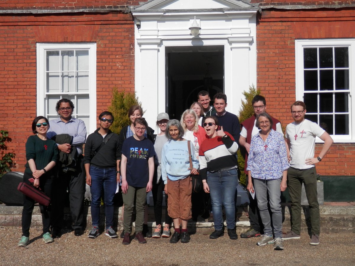 SXOxford's tweet photo. Happy Easter from Oxford Leg. #StudentCross #JesuitsBritain #EasterSunday https://t.co/QzpxAgZdO5