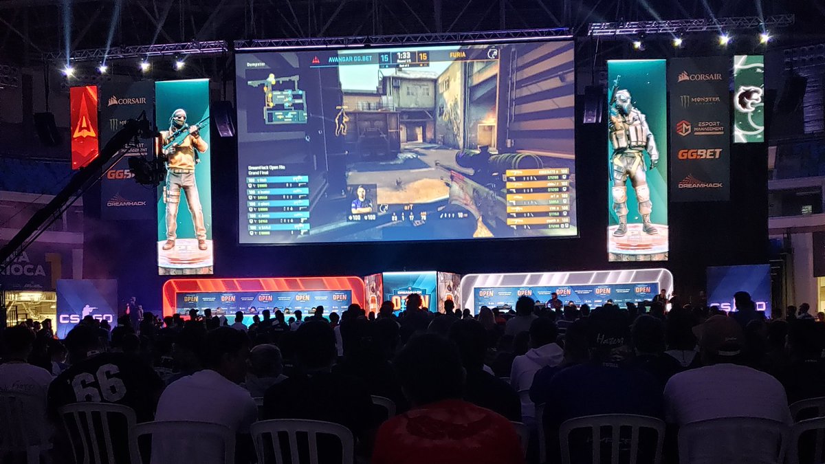 CanalDoSaullo's tweet photo. Que jogo é esse meus amigoooos
15x15 @furiagg na final da @DreamHackBR https://t.co/KWwrghPm79