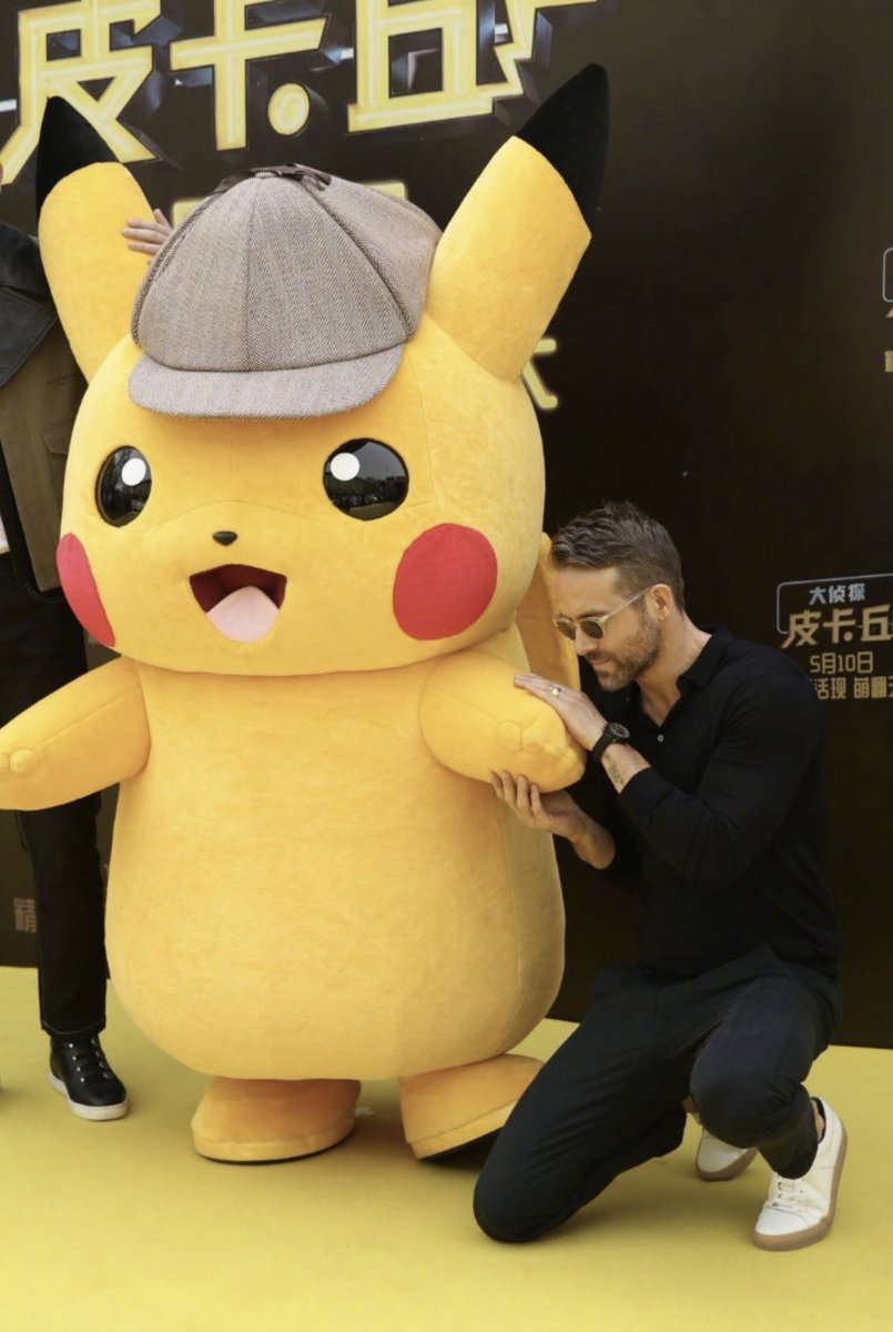 luvpillarz's tweet photo. i want someone to look at me the way ryan reynolds looks at pikachu https://t.co/DJ3P7fz7xB
