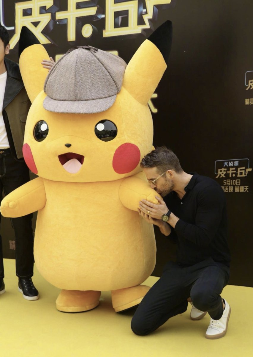 luvpillarz's tweet photo. i want someone to look at me the way ryan reynolds looks at pikachu https://t.co/DJ3P7fz7xB