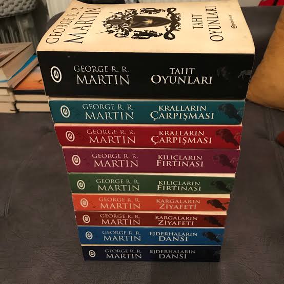dalgaboyuKitap's tweet image. 9 kitaplık dev #GameofThrones serisi. #GoT #TahtOyunları