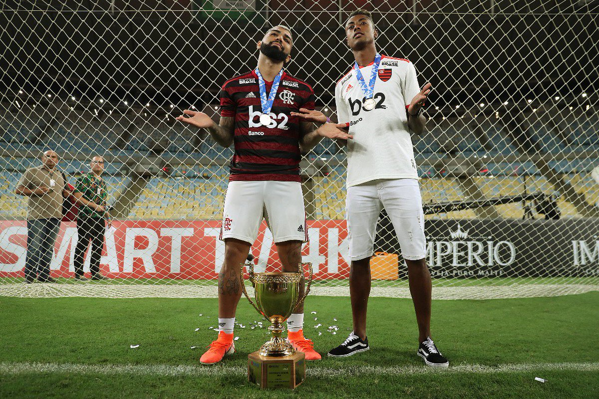 gabigol's tweet photo. Tamo como parça? 🤷🏾‍♂️

CAMPEÃO!!! 🏆

#FestaNaFavela 
#IssoAquiÉFlamengo ❤🖤 https://t.co/DcW7JyjF5X
