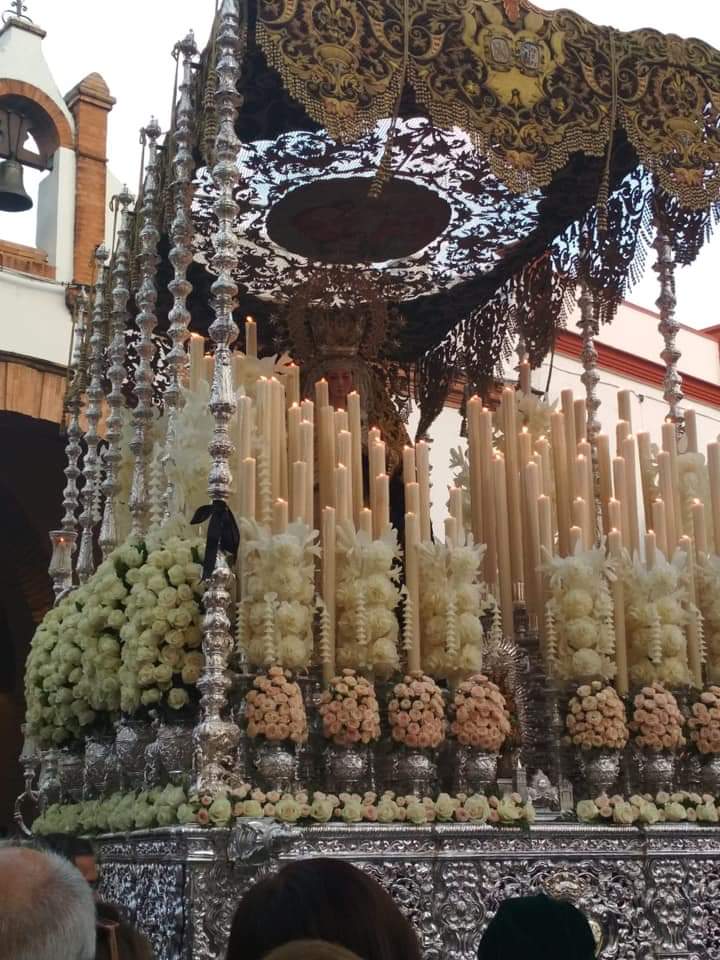 veracruzsanluca's tweet photo. Tras el maravilloso Jueves Santo, sólo nos queda agradecer a todos los hermanos de Nuestra Hermandad su comportamiento durante el desarrollo de la misma. Igualmente queremos dar las gracias a todos los Devotos que en todo momento estuvieron acompañando a Ntros. Sagrados Titulares https://t.co/Q4y9v7VSS8