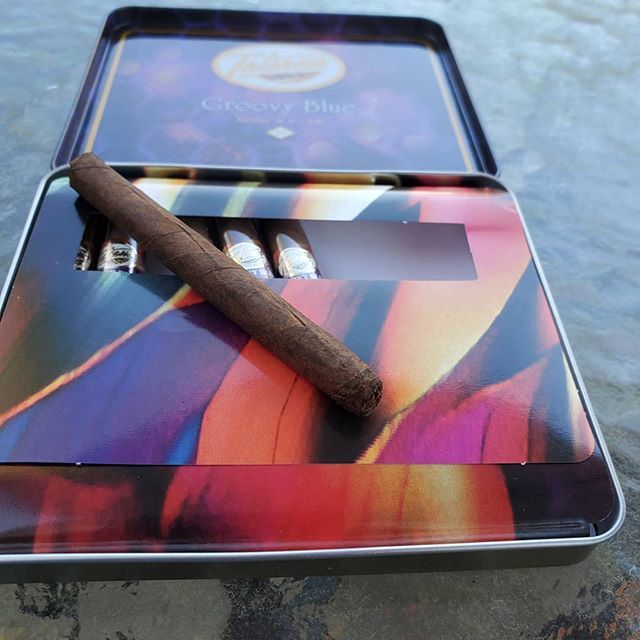 stateofcorbin's tweet photo. My former boss hipped me to these at a conference we were at last week. I rarely have time to smoke an entire cigar but these little things come in quite handy. Glad that I added these to the collection.
#minicigars #tatiana #groovyblue
#memphisblogger… https://t.co/zwez3j6zxh https://t.co/tsiSHdaWFR