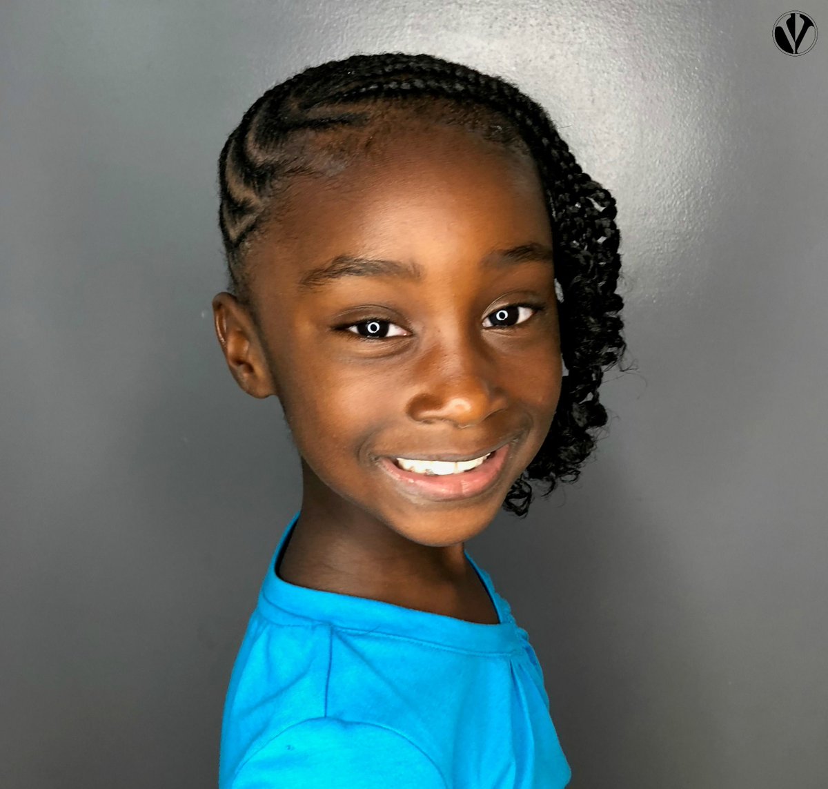 VersusSalon's tweet image. #VersusTipsandTricks : Starting salon visits at a young age helps your little ones to embrace their natural hair type, find comfort in the salon chair, and prioritize a healthy hair routine that helps them maintain their locks! 😍 
#757Hairstylist #DMVNaturals #HealthyHairStylist