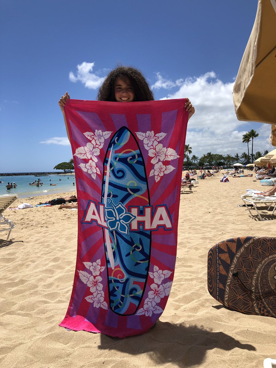 gwenabee's tweet photo. @ALOHAcheer @ALOHAcheer thanks for the prize. She is using it well in Waikiki. #alohacheerchampion #clovisunited #Sr2champs #summitbound https://t.co/uWiz486KWx