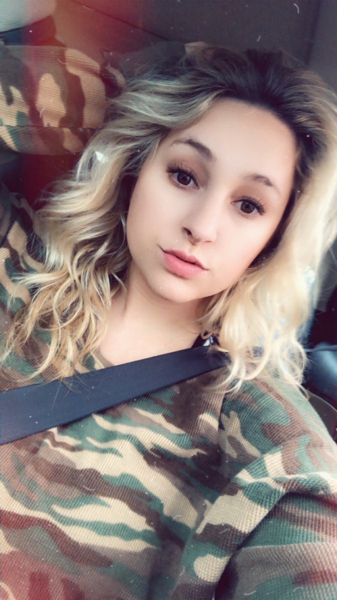 realmandyrain's tweet photo. Hello, I love this Snapchat filter 🎉 https://t.co/Rvz8uPXNhT
