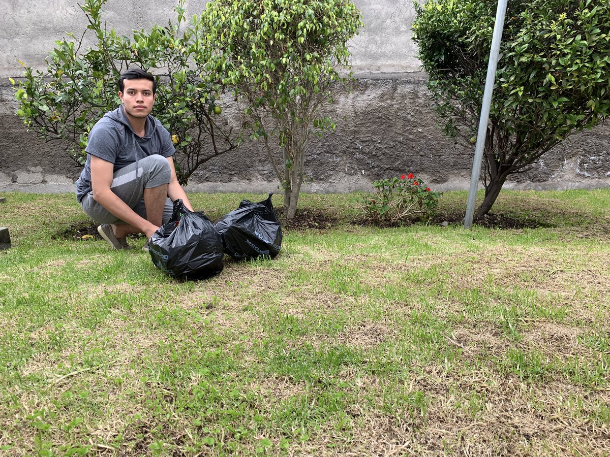 BayotNicolas's tweet photo. @PaolaMKT #TrashChallenge #TrashtagChallenge #CconsumidorUSFQ https://t.co/MAMutulzki