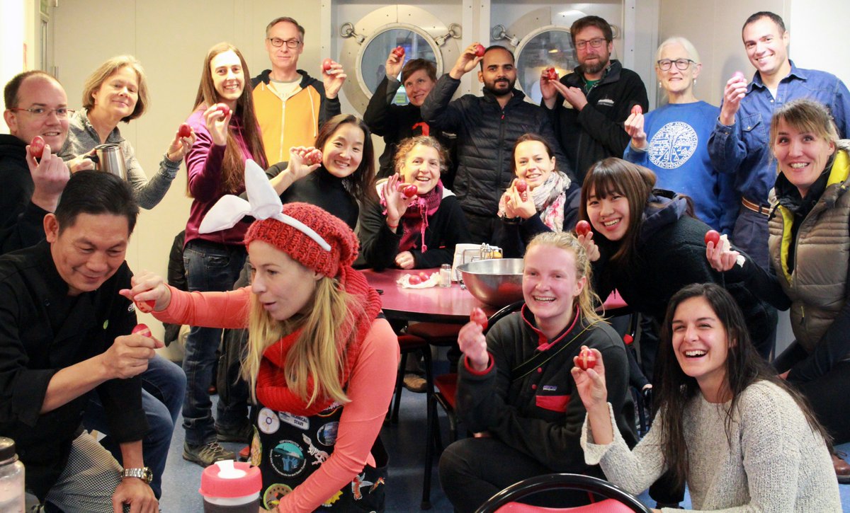 SarahKachovich's tweet photo. Happy #Easter from @TheJR
#Exp382 #EggTapping #eggdecorating #FindYourselfSomoneWhoLooksAtYouTheWayCrowderLooksAtHerEgg https://t.co/ixJyI4s39l