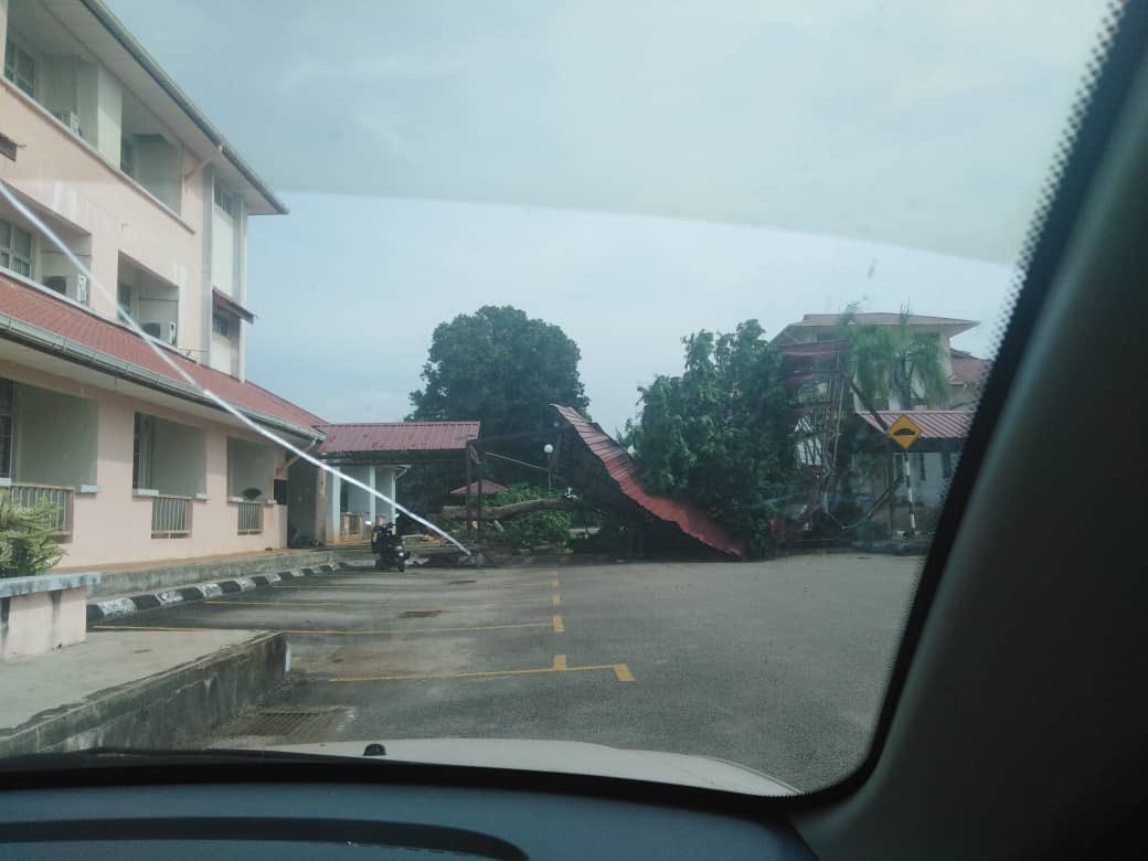 dcdkpmim's tweet photo. Berakhirlah riwayat khidmat bakti setia susur gajah wakaf daripada English Department.. so sad.. malang tak berbau https://t.co/4e7XeeQz72