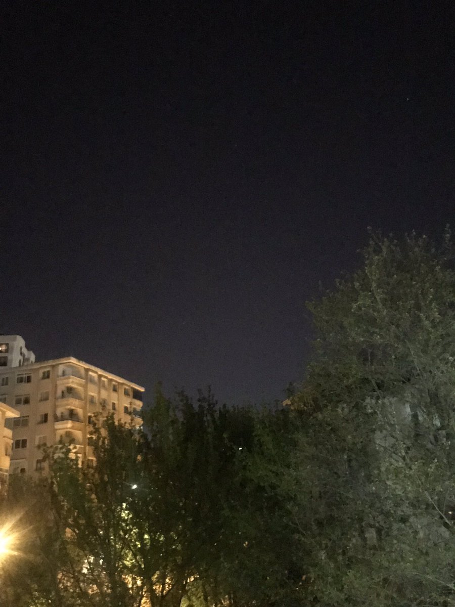 Bu binaların ardında senin olman ve anılar sana kilitli olduğu için benim tek başıma sabah etmem