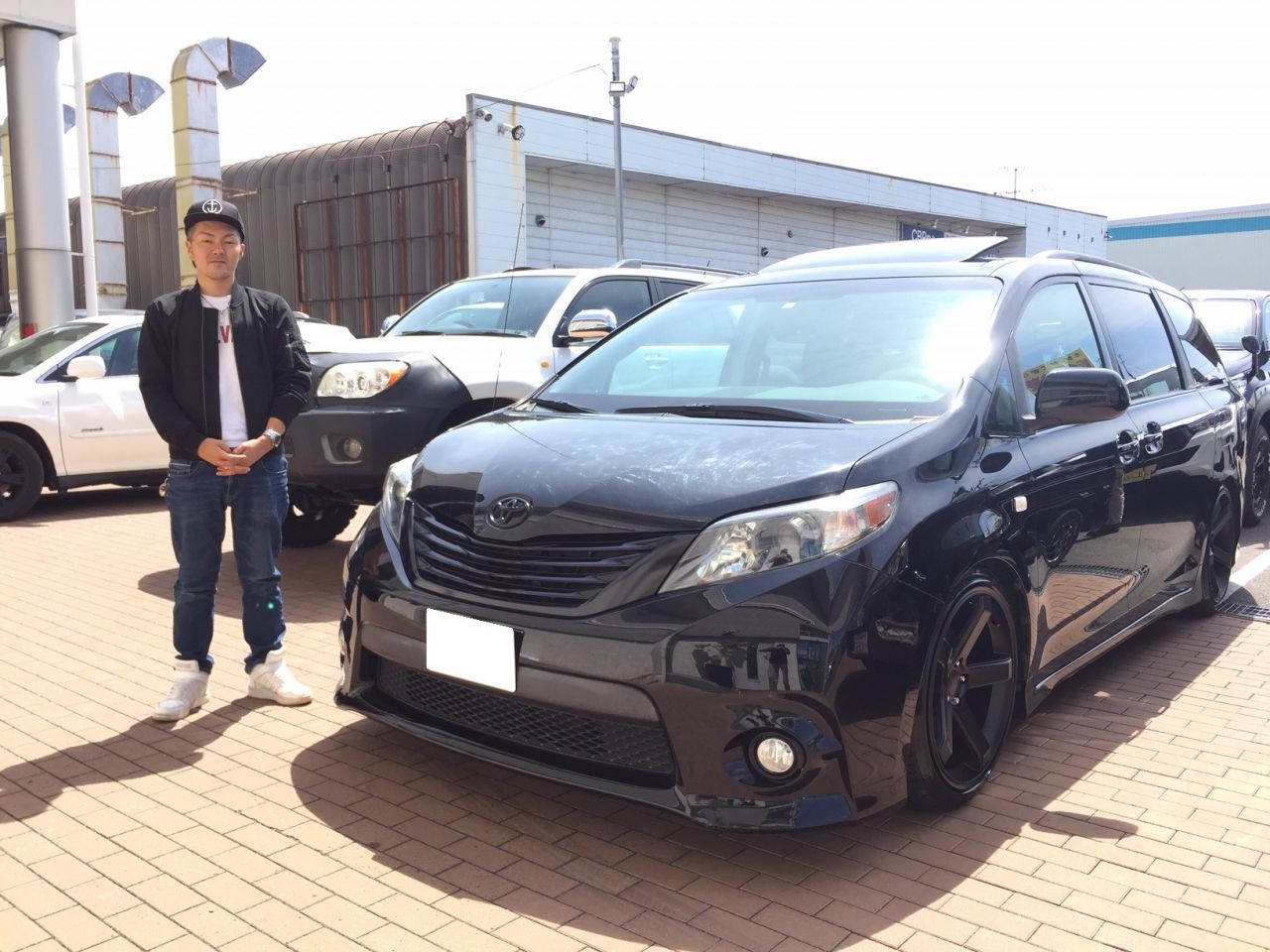 Twitter 上的 Usトヨタ専門店flexdream仙台東 ２０１１年モデルの シエナ スポーツモデル Se をご納車致しました お客様のご要望で 車高調でローダウンとタイヤホイールを変更 シンプルでカッコいいシエナはファミリーカーとしても大活躍 2ndシートの中央シートは