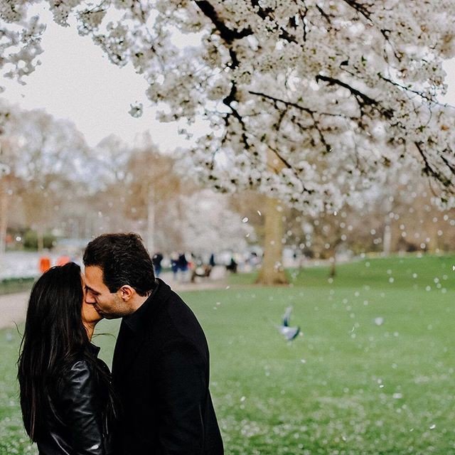 London engagement 😀⁣
.⁣
.⁣
Follow me 👉 @jonathanmoorephoto⁣
⁣
 #lovellope #littlethingstheory #lookslikefilm #huffpostido  #makemoments #theweddinglegends #helloelopement  #heyheyhellomay #radlovestories #loveauthentic #loveintentionally #adventuresession #adventurealway…