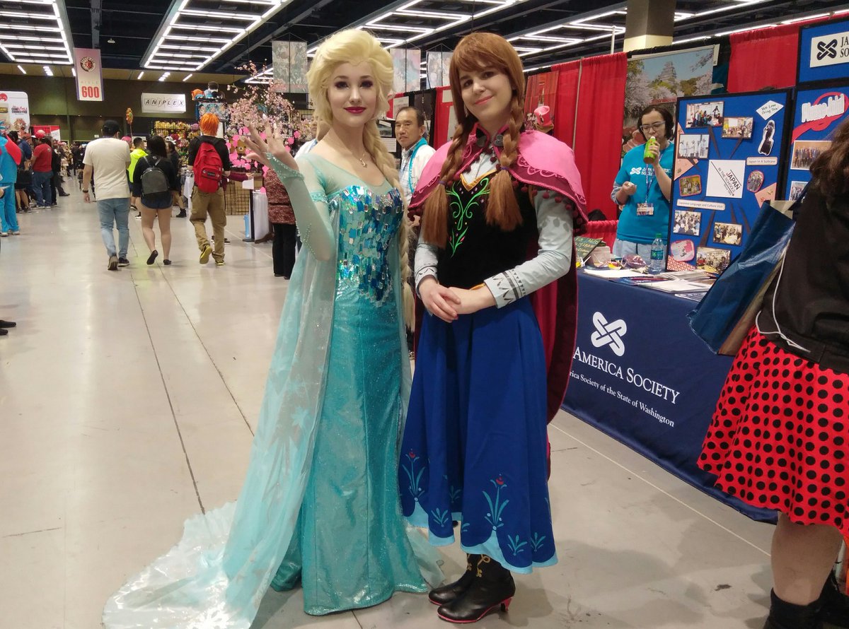 raibowmama_hk's tweet photo. エルサとアナやセーラームーン😊
サクラコン最終日も大盛況😁
#SakuraCon #washingtonstateconventioncenter #seattle #シアトル #サクラコン https://t.co/PmBj6KoQAr