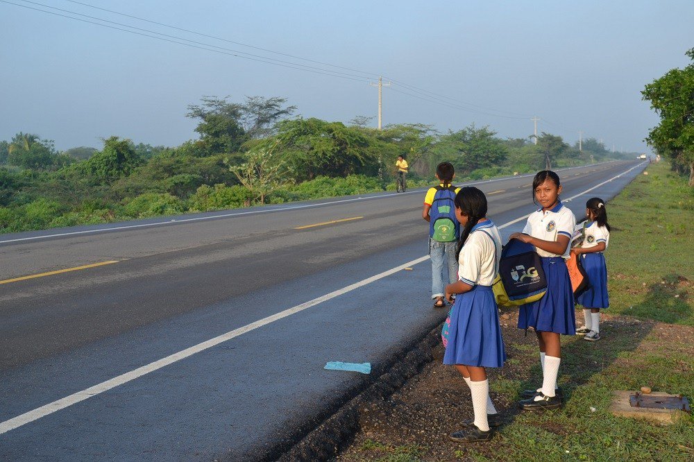 laguajirahoy's tweet photo. Estudiantes de zona rural de Maicao en constante riesgo por falta de transporte https://t.co/Aa77OeKNeU https://t.co/PHbuS9AYTx