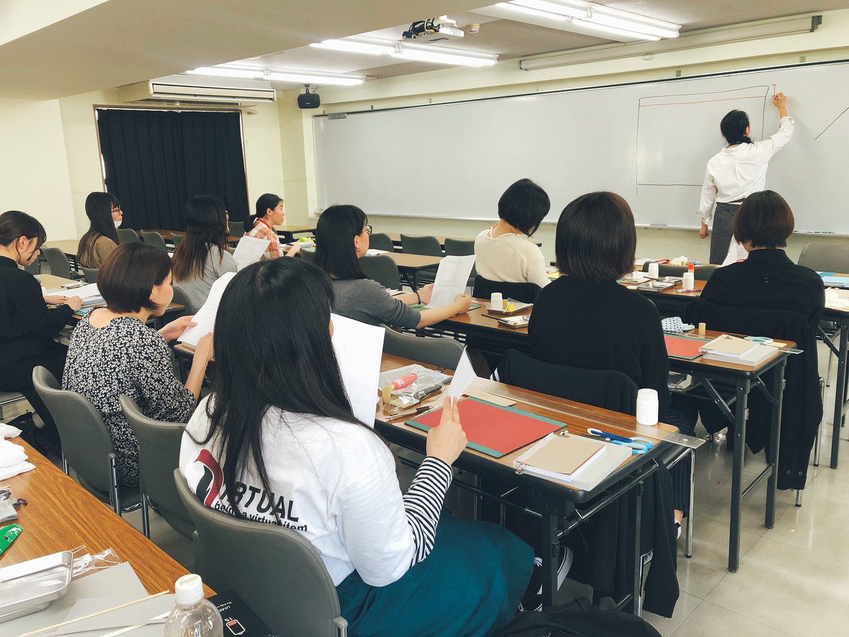 東洋美術学校グラフィックデザイン科2年 G2 Tobi Twitter