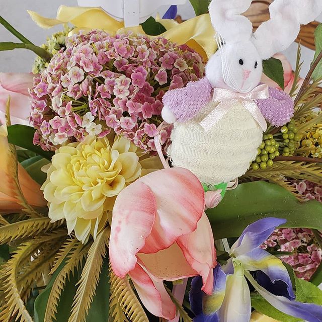 Happy Easter everyone! Have a wonderful week! .
.
.
#easterbasket 
#easterbunny 
#easterbaskets 
#easterdecorations 
#easterdecoration 
#eastersunday 
#easterbunnies 
#easterfun 
#easterrabbit 
#easterbouquet 
#sundayspecial 
#sundaylove 
#sundayfundays … bit.ly/2UvYA0g