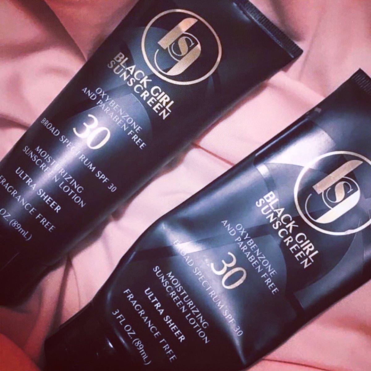 DGAdvEsthetics's tweet photo. This came across my IG feed, SPF formulated for deeper darker skintones #WearSPF #NewProduct #UVProtection #Skin #BeSunSafe #UltraVioletRadiation #RadiantSpectrum #ROYGBIV #EthicSkin #FitzpatrickScale #MelaninPoppin https://t.co/gXEs32W0m1