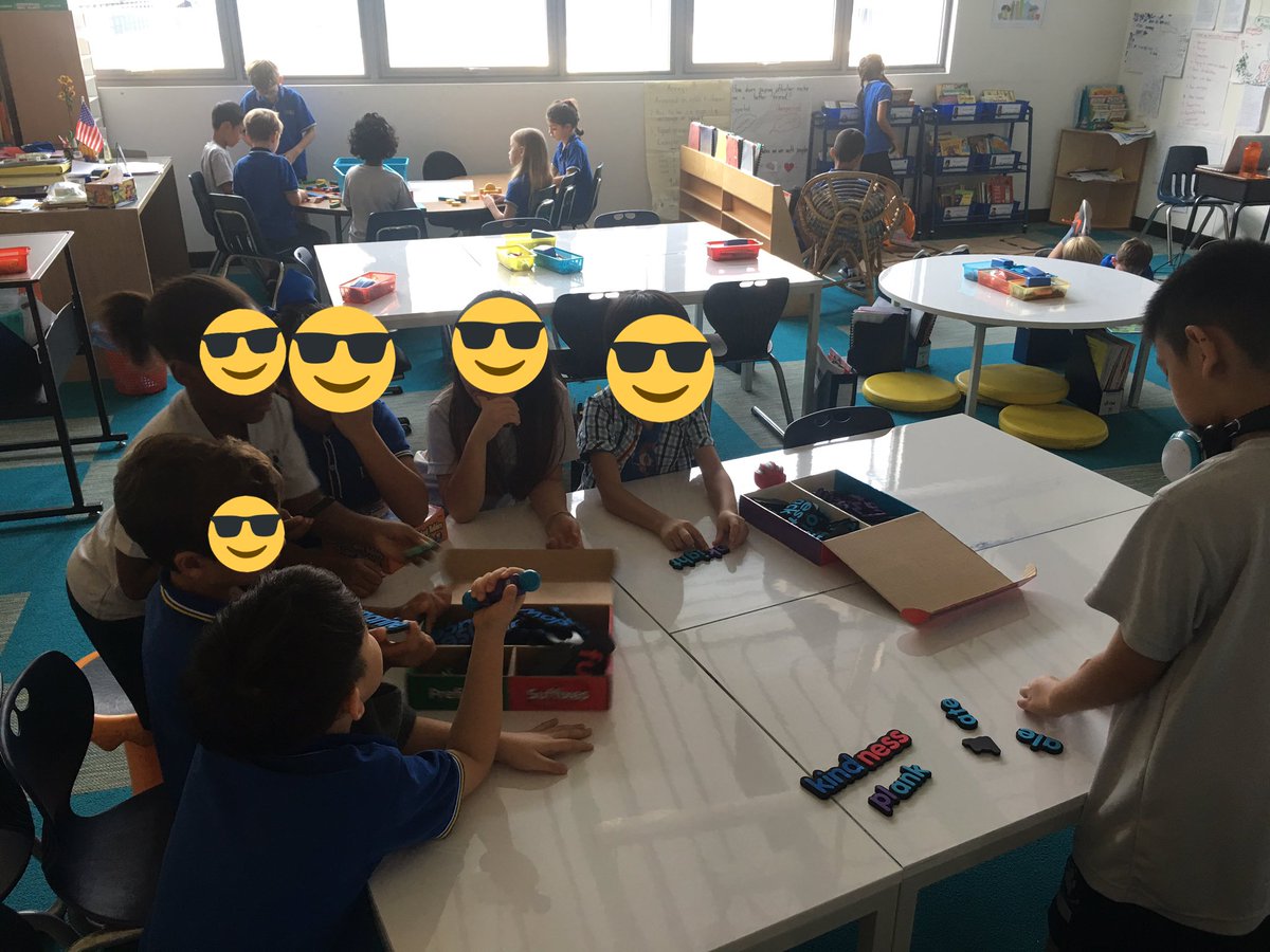 Elyabdrahman's tweet photo. Earth hour with all electricity off. 15 minutes stations with reading, block building &amp; word building rotation in 2ER while collaborating constructively, communicating effectively, thinking creatively &amp; learning enthusiastically #ISkLProud https://t.co/jr6AfYsgqC