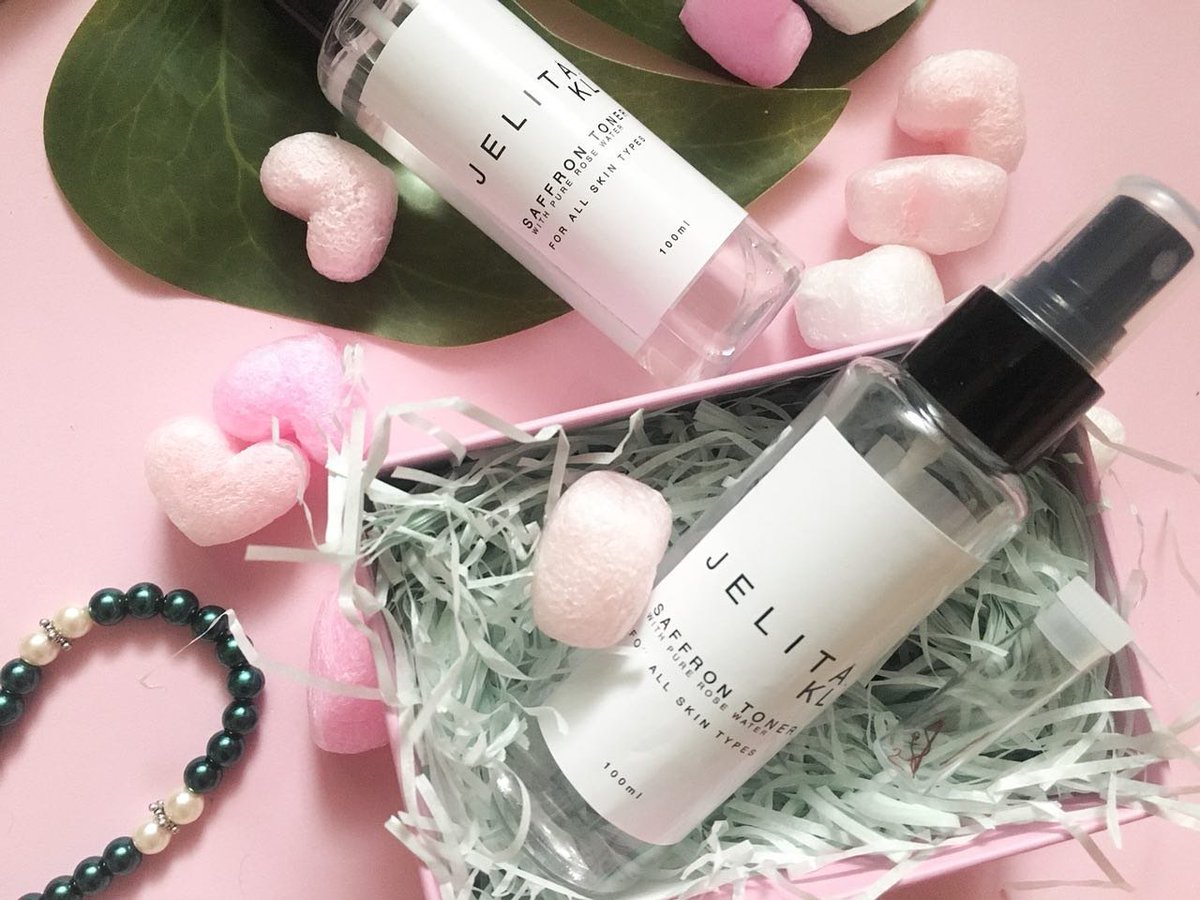 KaymanBeauthyra's tweet photo. 🍂 SAFFRON TONER by Jelita KL
✨ Antioxidant 
✨ Anti-inflammatory
✨ Treat acne &amp; blemishes
✨ Make skin radiant &amp; smooth
✨ Lighten skin
✨ Treats dull skin
✨ Skin toning
✨ Improve skin texture
✨ Hydrate skin

#saffrontoner RM28

Whatsapp 0133916758 https://t.co/XUXnWcqh4s